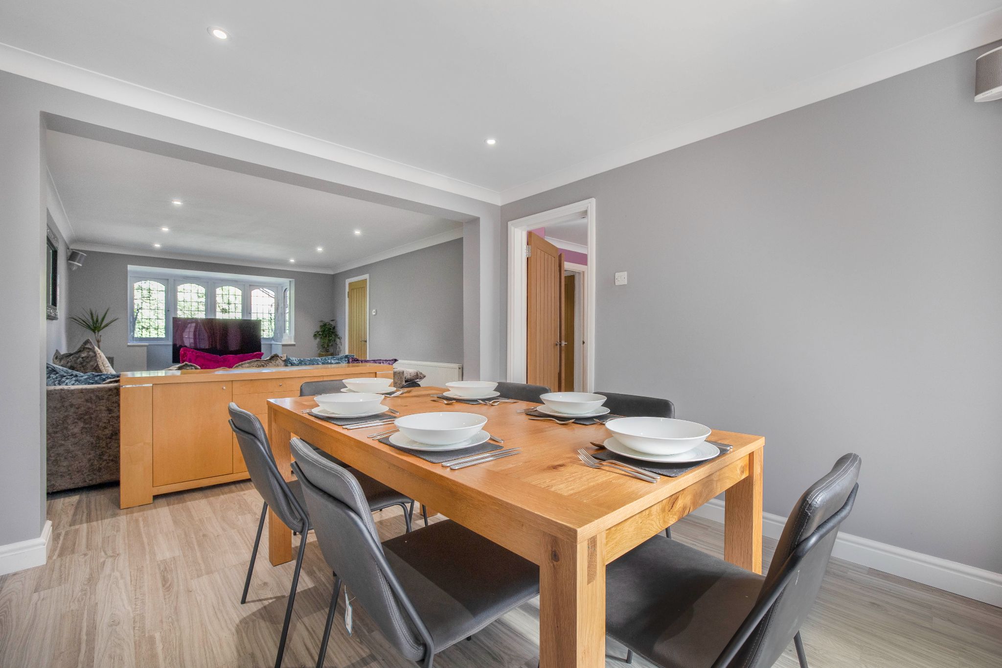 4 bedroom detached house Sale Agreed in Welwyn Garden City - Photograph 8