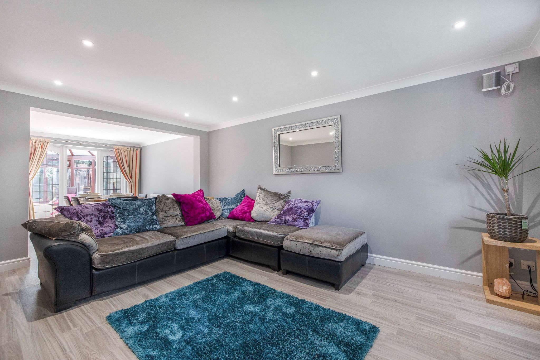 4 bedroom detached house Sale Agreed in Welwyn Garden City - Photograph 2