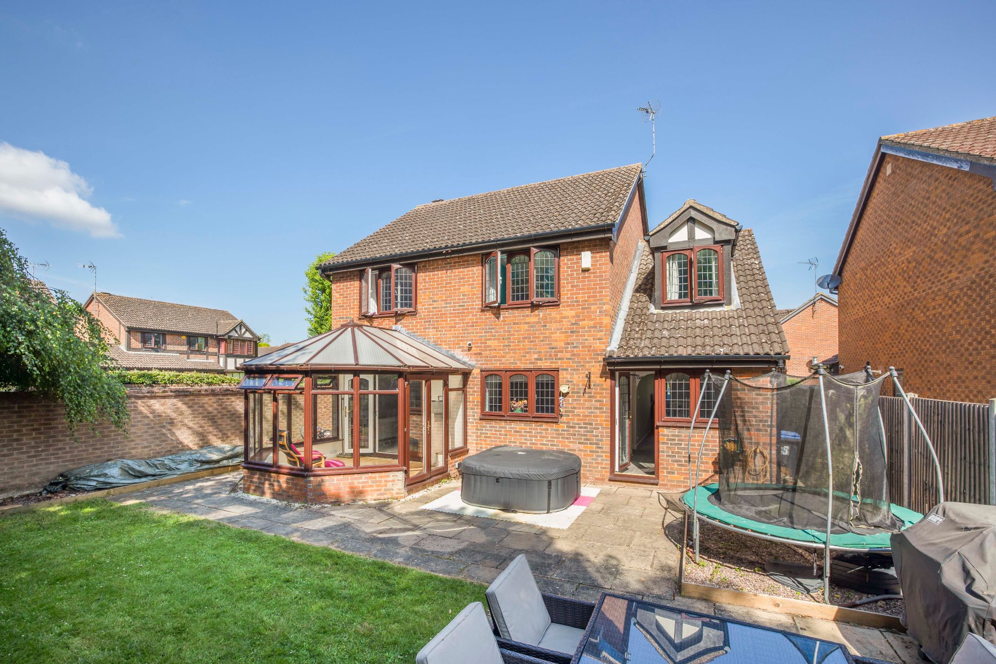4 bedroom detached house Sale Agreed in Welwyn Garden City - Photograph 26