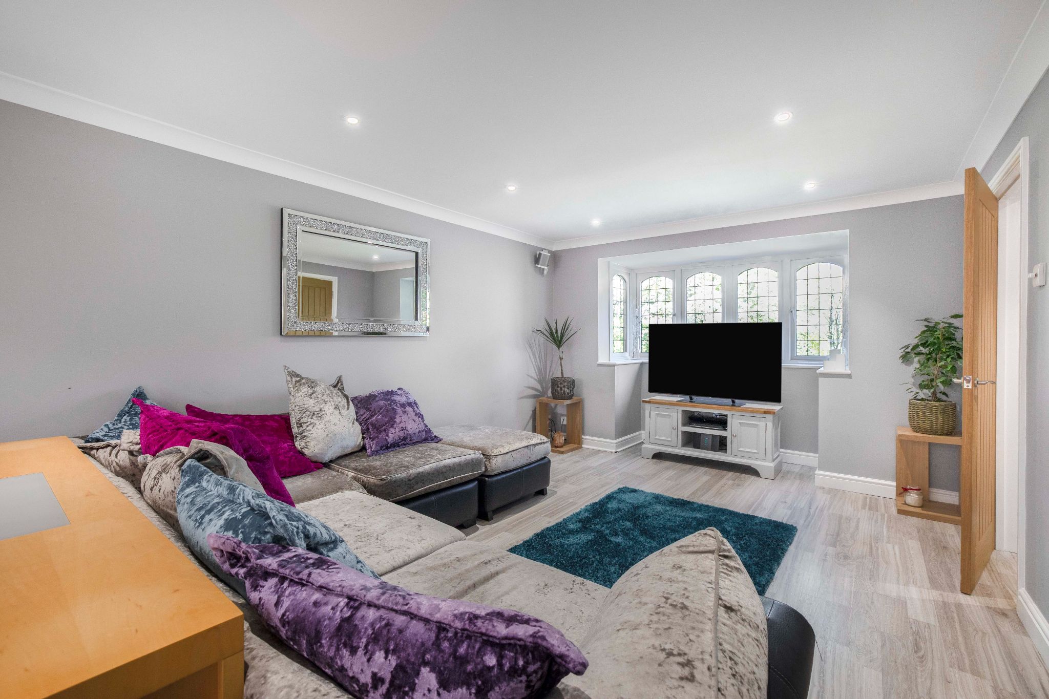 4 bedroom detached house Sale Agreed in Welwyn Garden City - Photograph 3