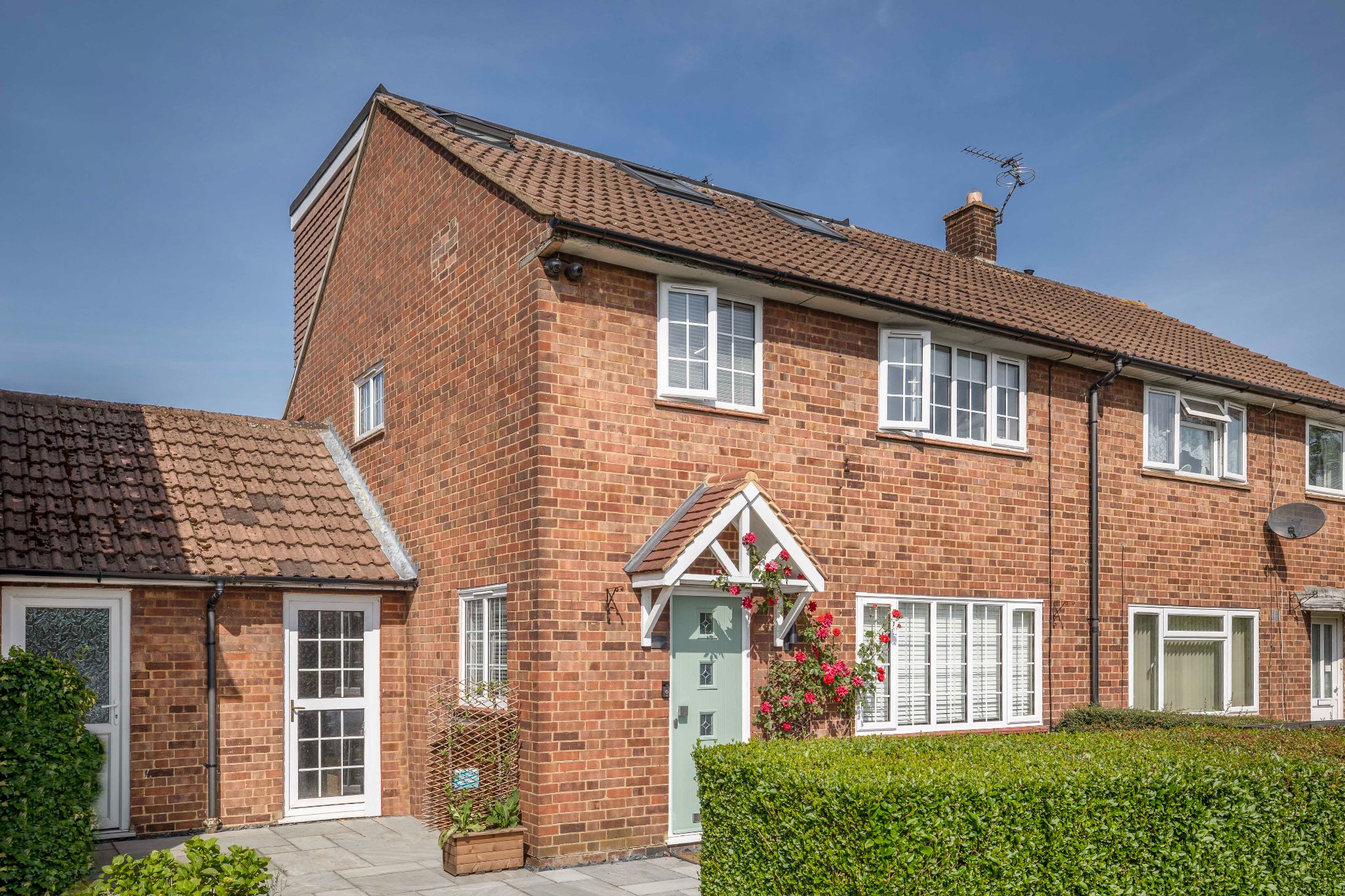 3 bedroom semi-detached house Sale Agreed in Welham Green - Photograph 2