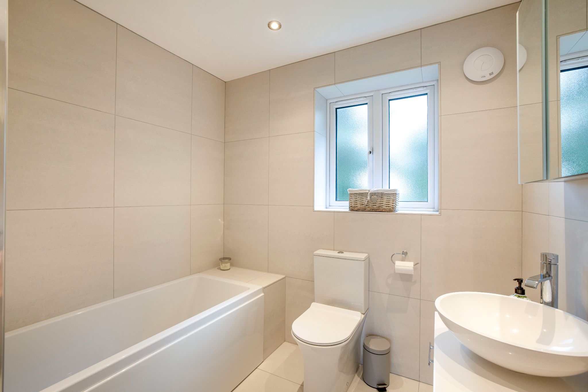 4 bedroom link detached house SSTC in Hatfield - Photograph 18