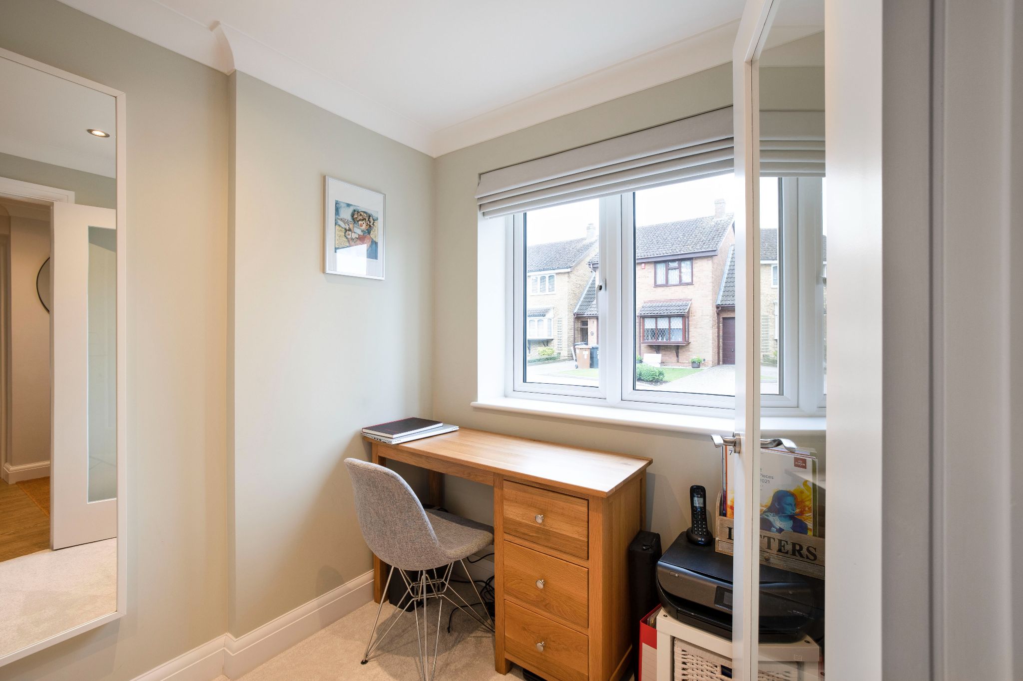 4 bedroom link detached house SSTC in Hatfield - Photograph 12