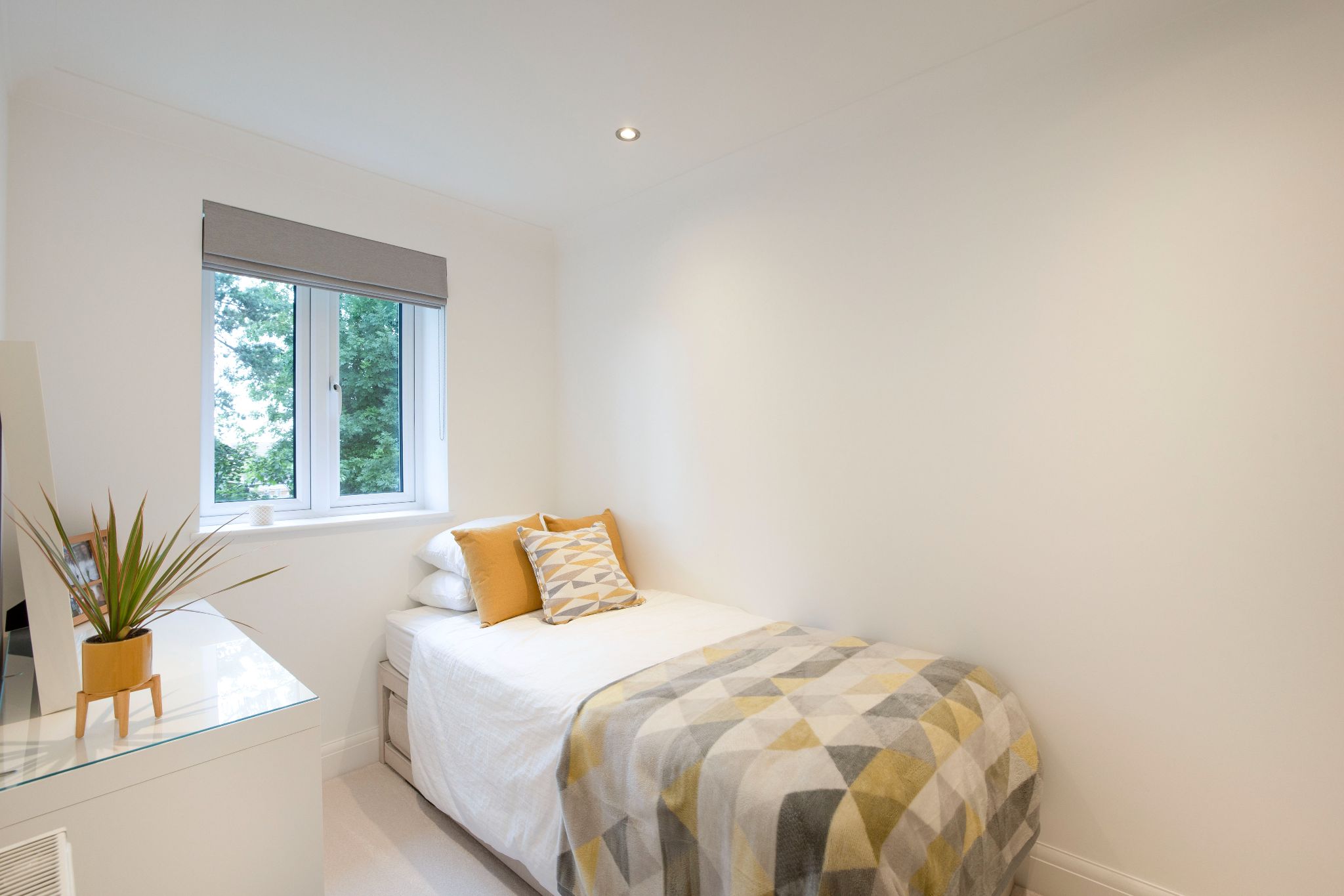 4 bedroom link detached house SSTC in Hatfield - Photograph 17