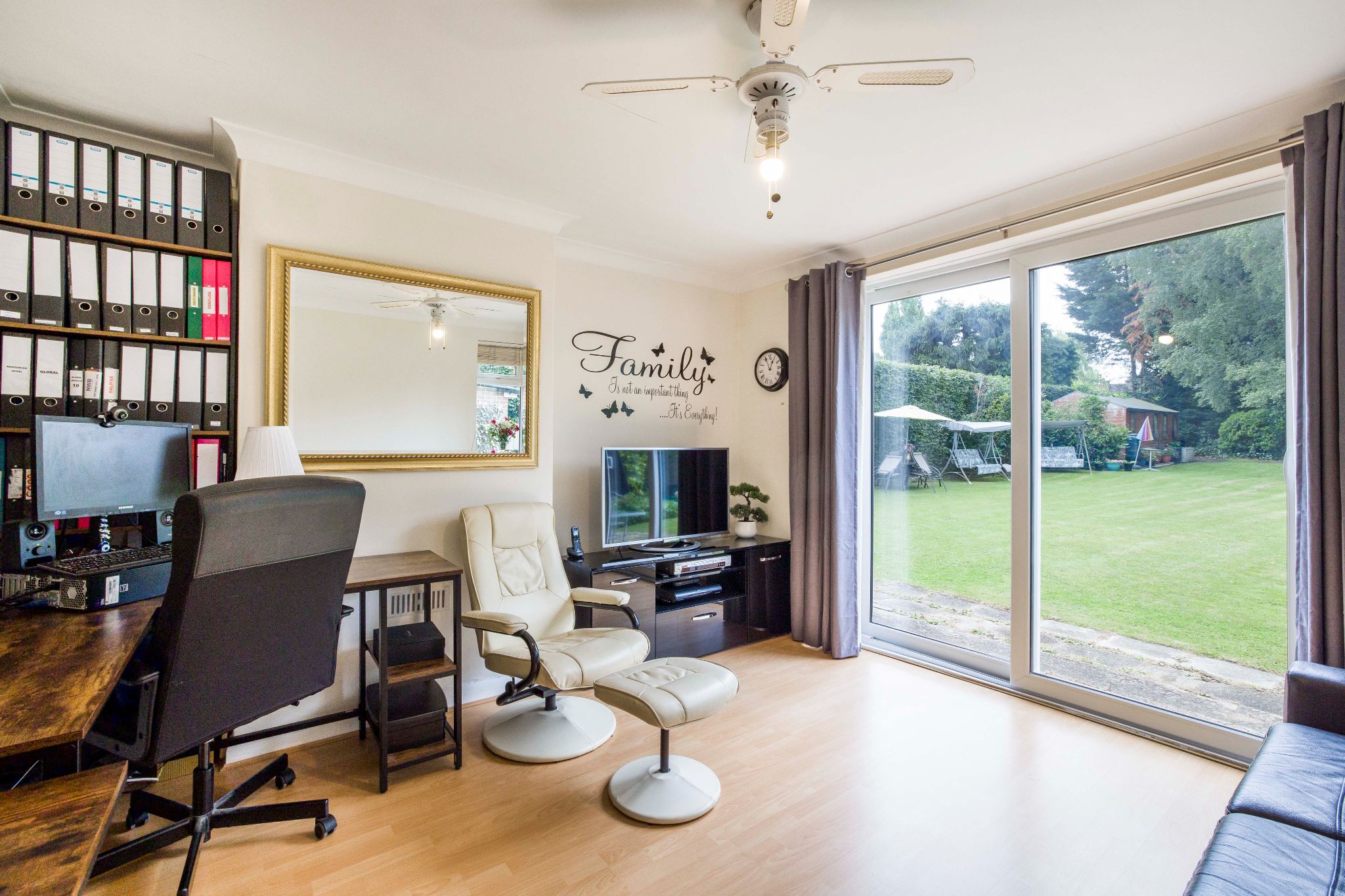 3 bedroom detached house SSTC in Brookmans Park - Photograph 7