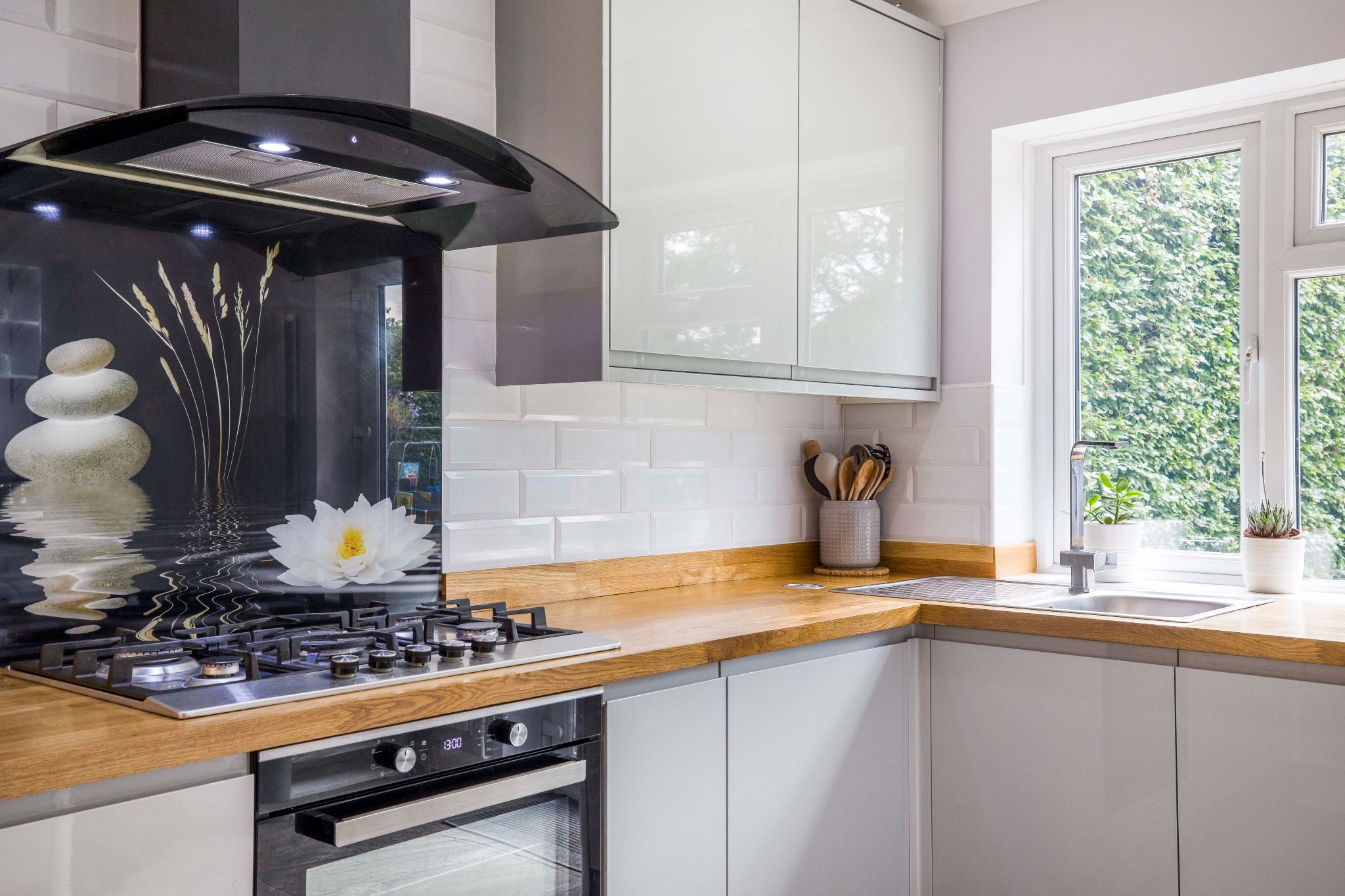 3 bedroom detached house SSTC in Brookmans Park - Photograph 14