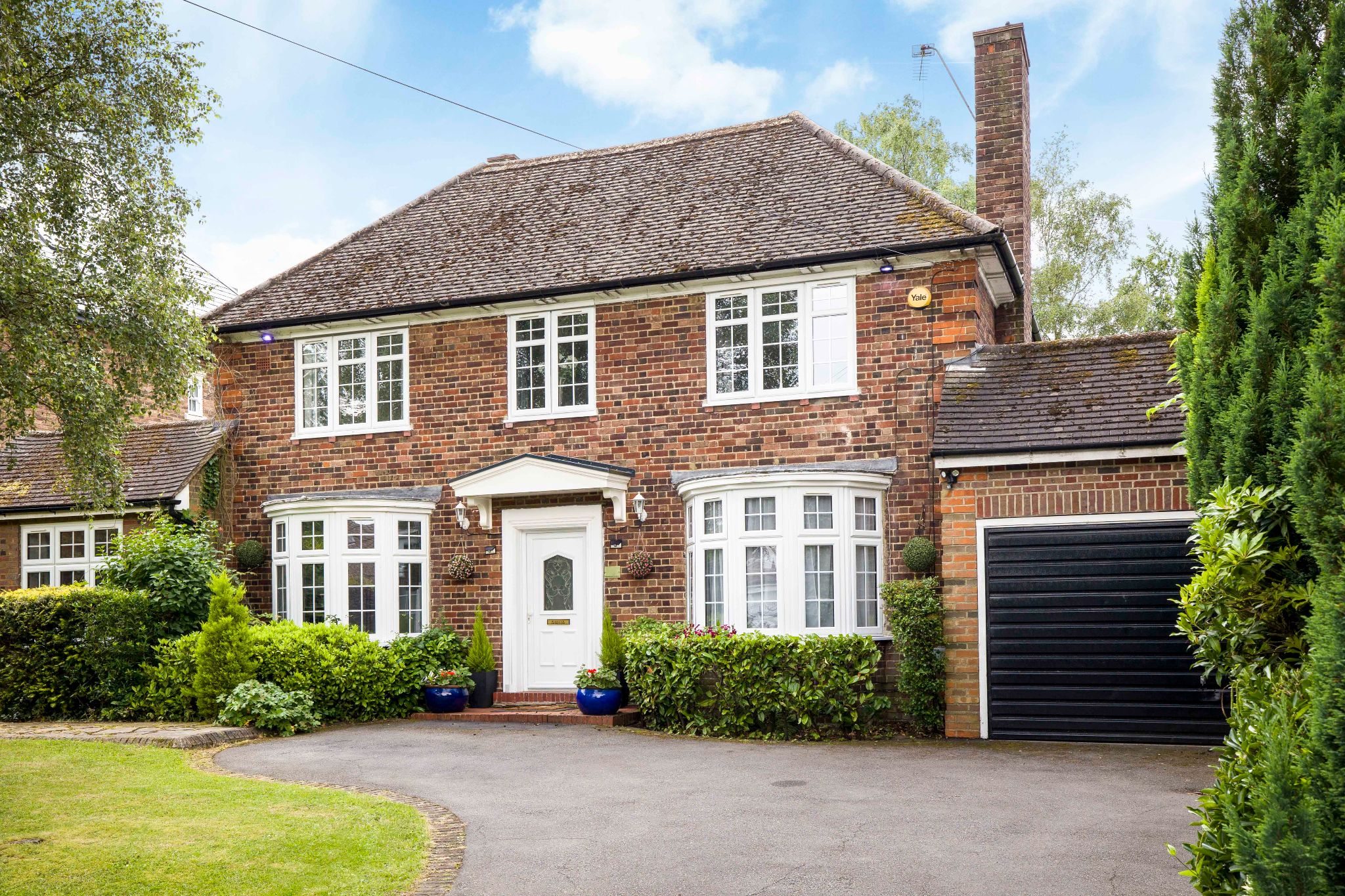 3 bedroom detached house SSTC in Brookmans Park - Photograph 2