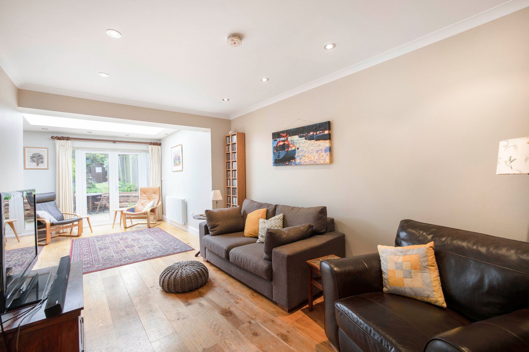 3 bedroom semi-detached house SSTC in Potters Bar - Photograph 3