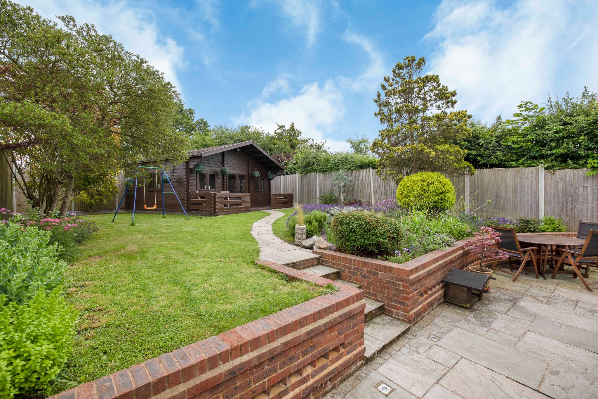 3 bedroom semi-detached house SSTC in Potters Bar - Photograph 15