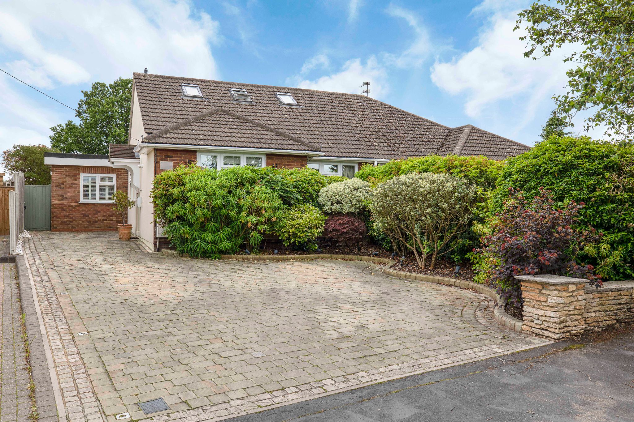 3 bedroom semi-detached house SSTC in Potters Bar - Photograph 1