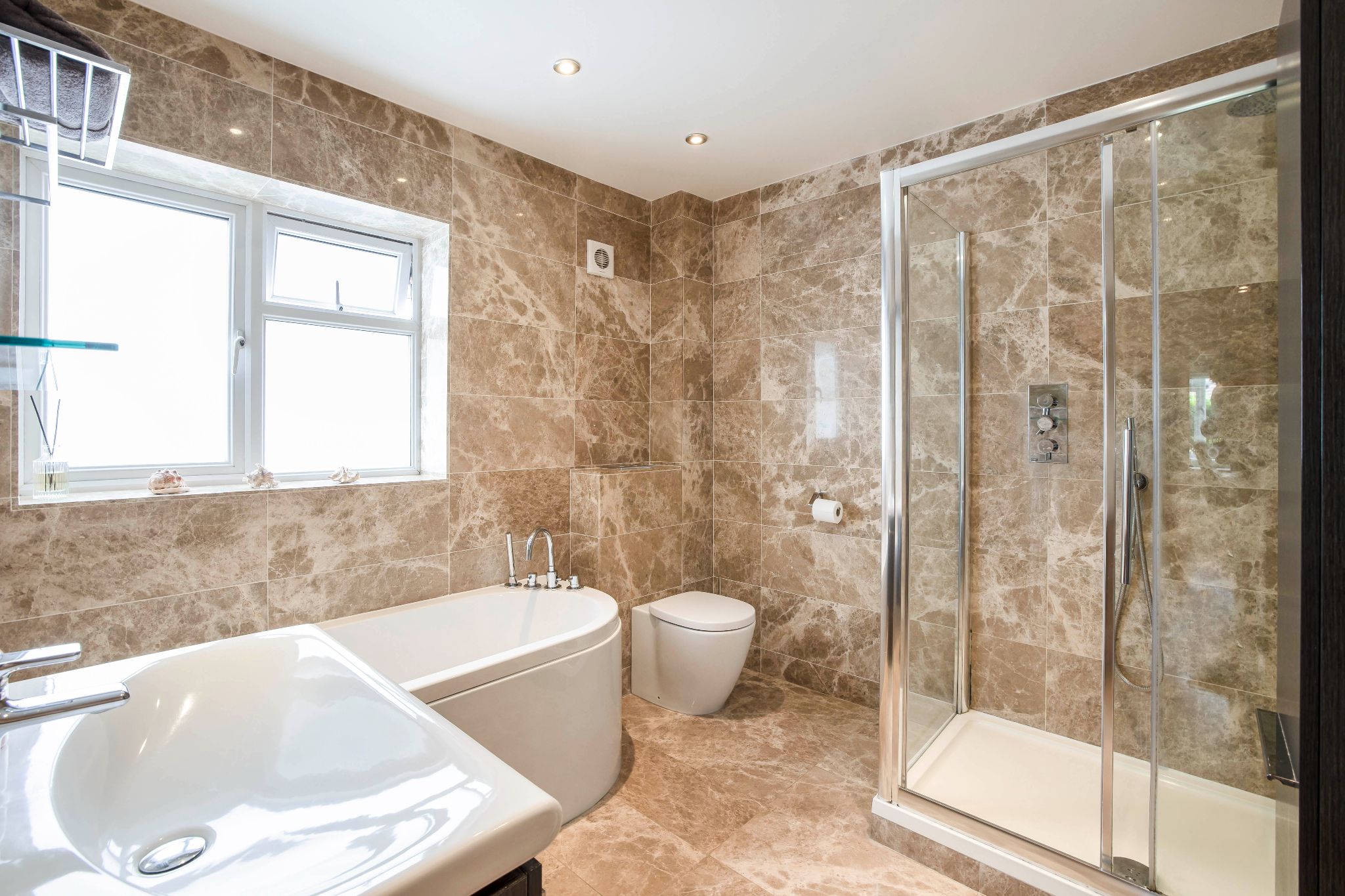 3 bedroom semi-detached house SSTC in Potters Bar - Photograph 10