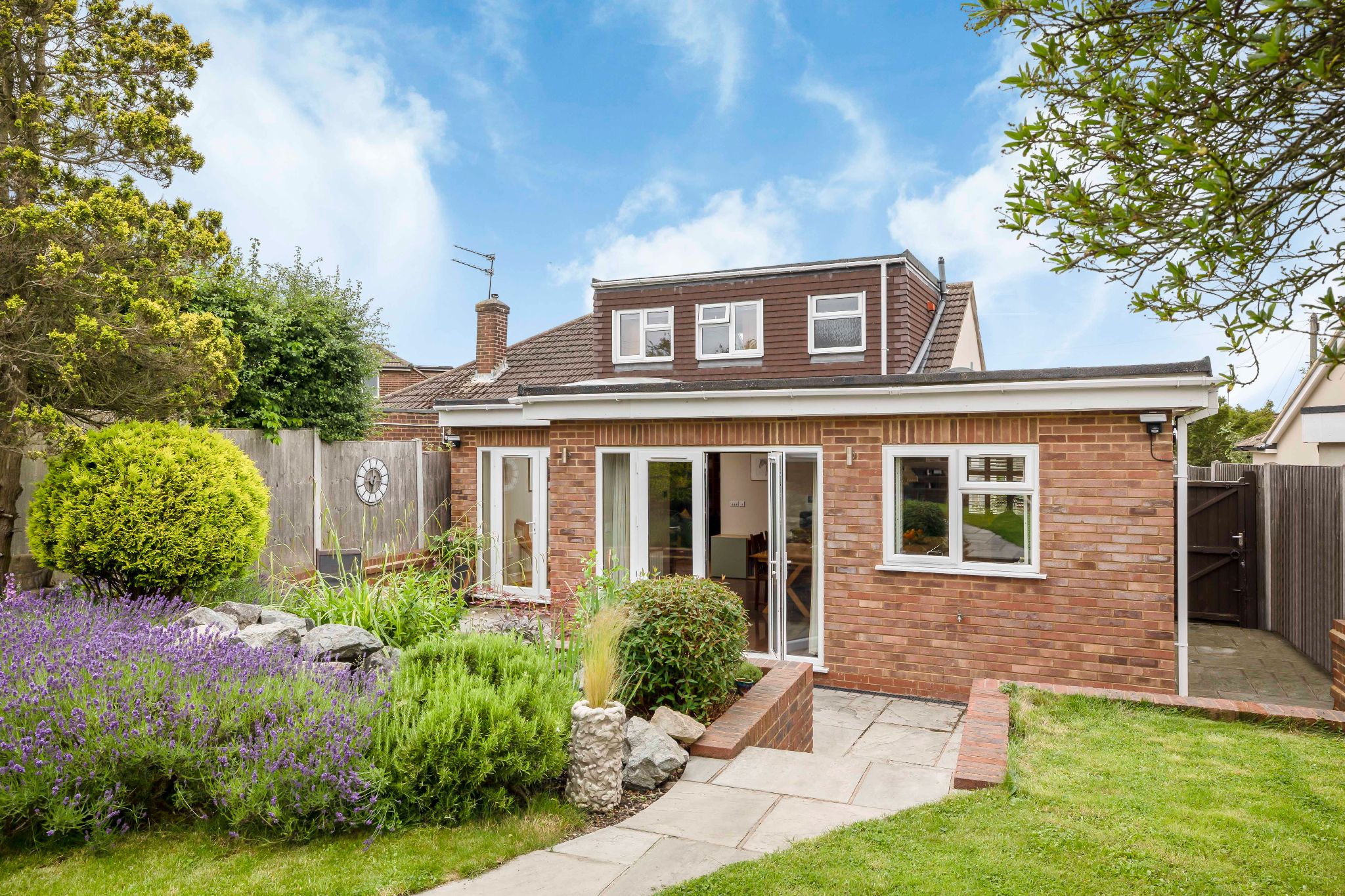 3 bedroom semi-detached house SSTC in Potters Bar - Photograph 16