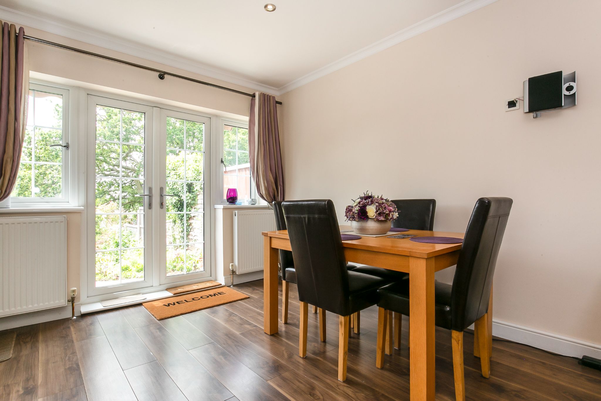 4 bedroom semi-detached bungalow Sale Agreed in Potters Bar - Photograph 4