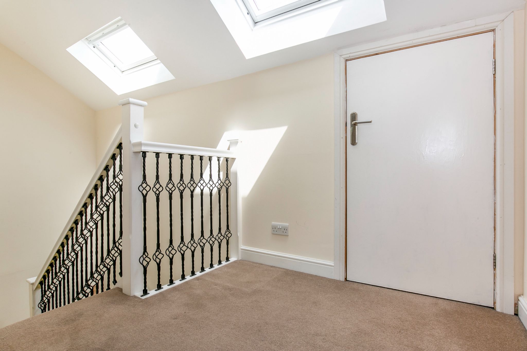 4 bedroom semi-detached bungalow Sale Agreed in Potters Bar - Photograph 13