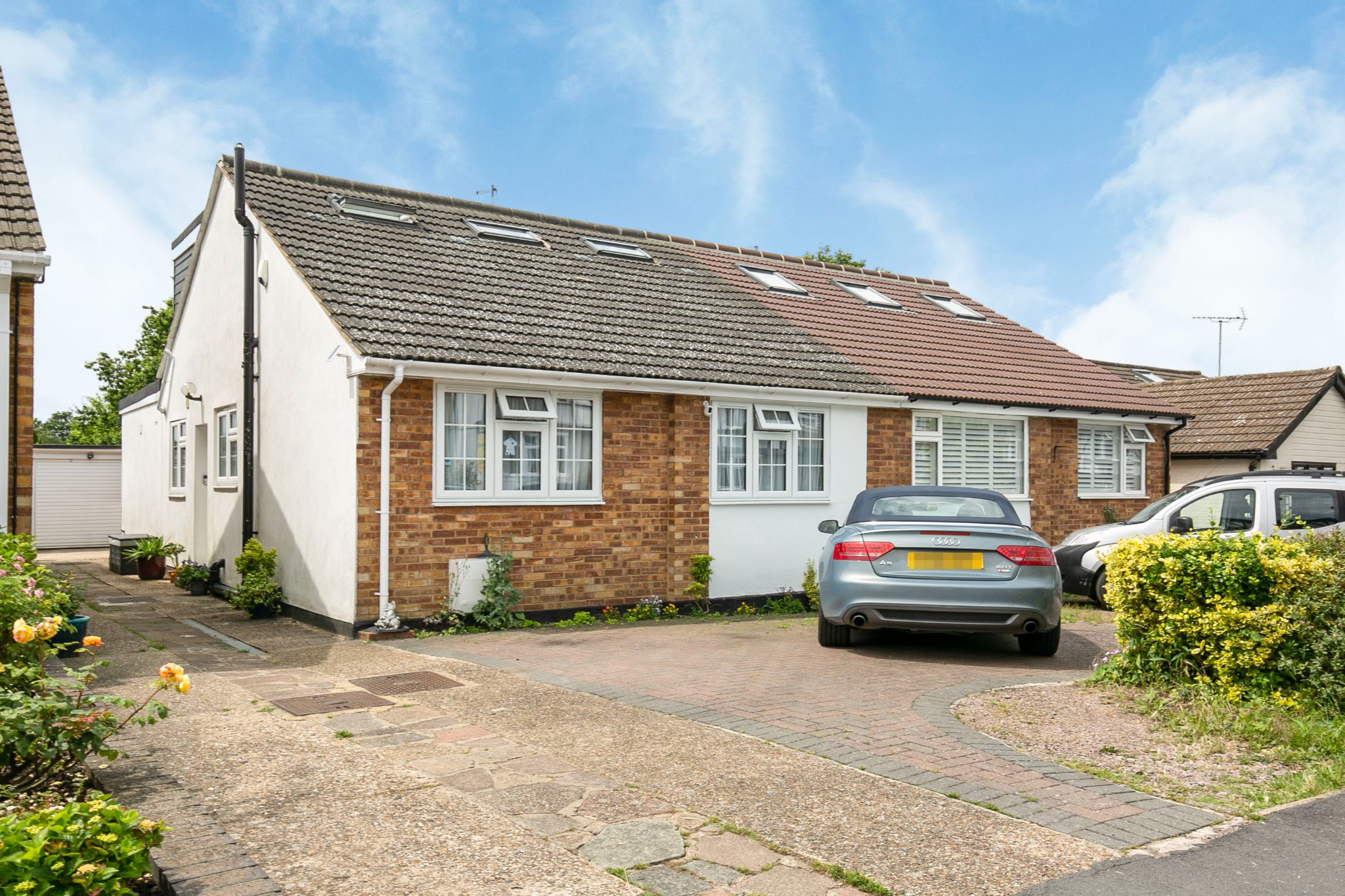 4 bedroom semi-detached bungalow Sale Agreed in Potters Bar - Photograph 1