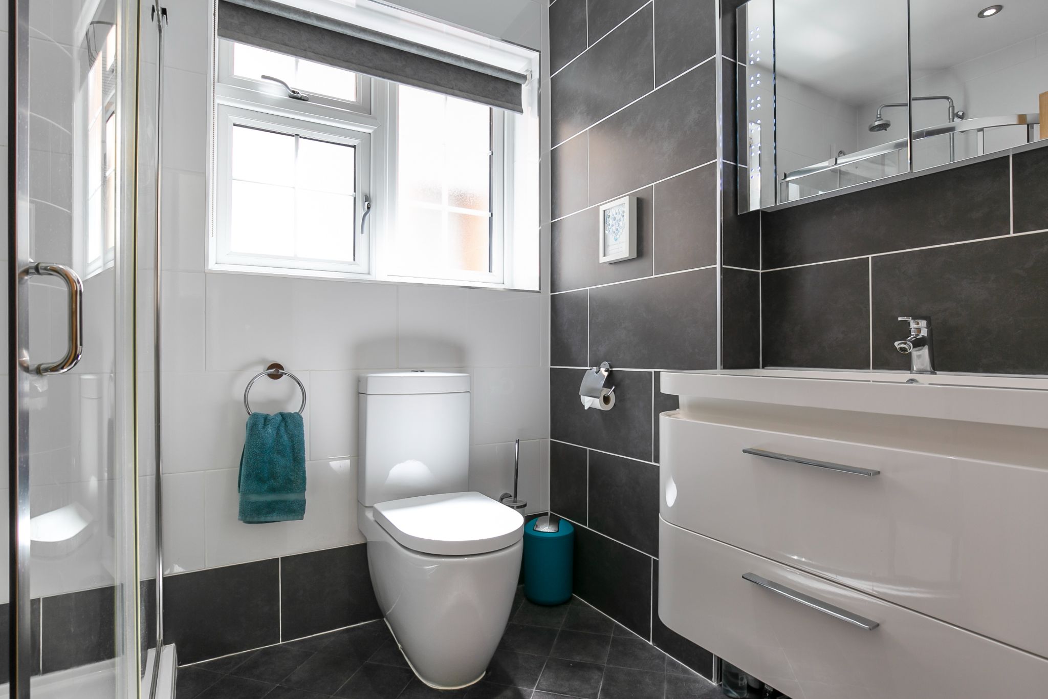 4 bedroom semi-detached bungalow Sale Agreed in Potters Bar - Photograph 14