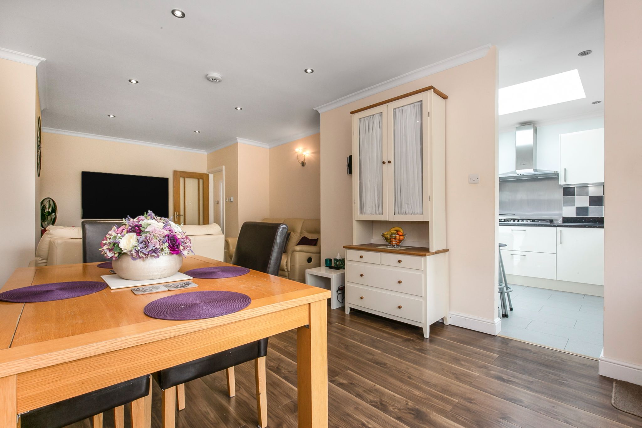 4 bedroom semi-detached bungalow Sale Agreed in Potters Bar - Photograph 7