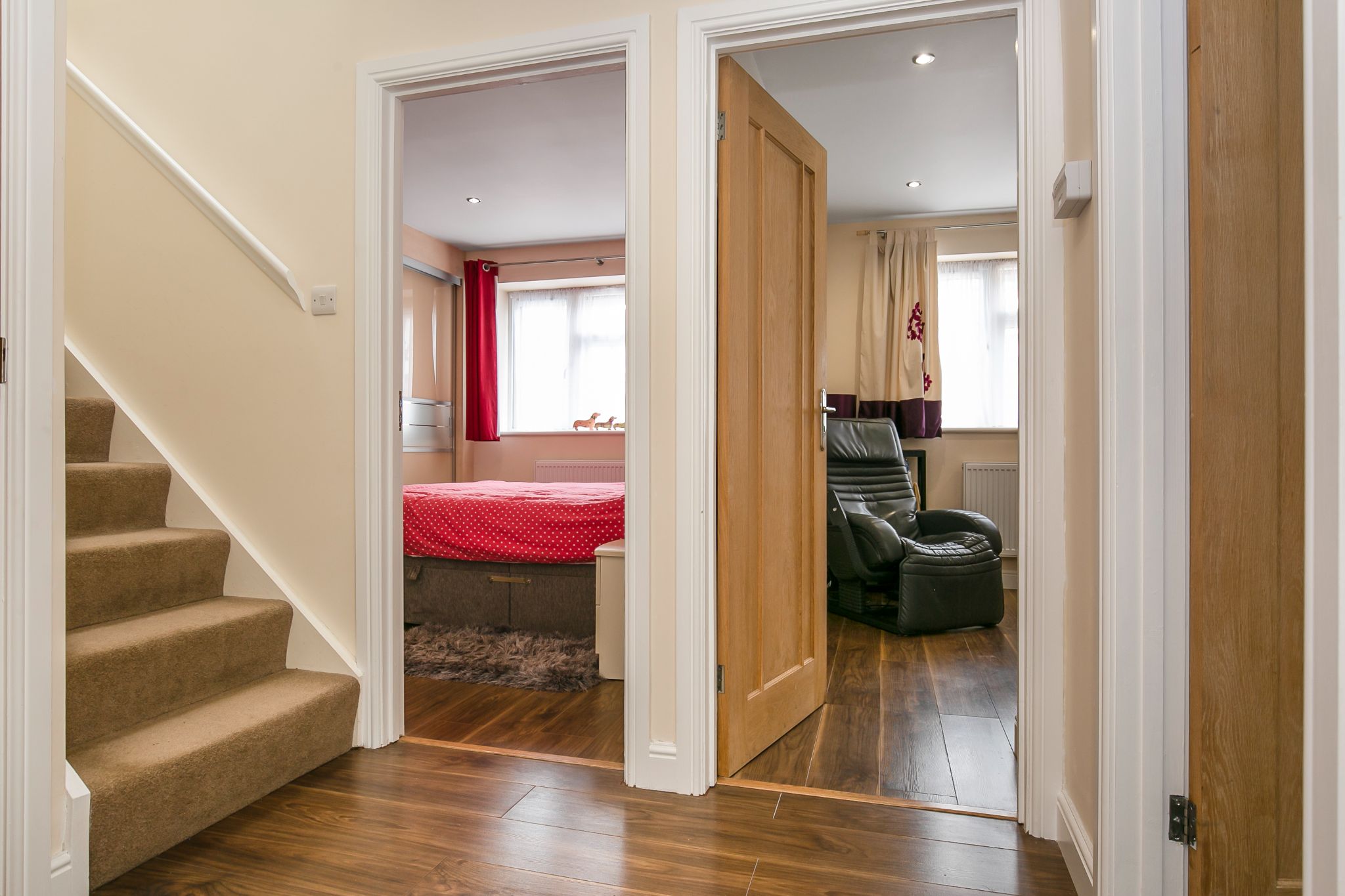 4 bedroom semi-detached bungalow Sale Agreed in Potters Bar - Photograph 8
