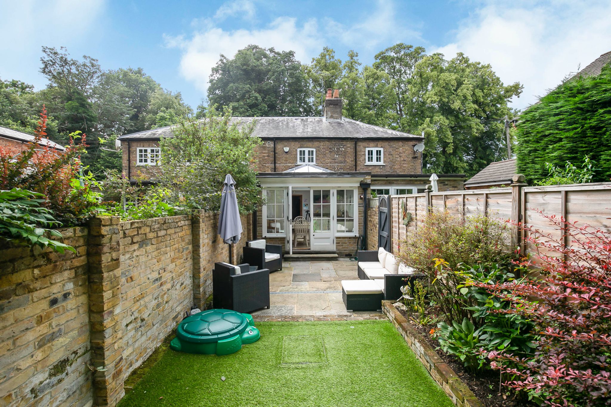 2 bedroom cottage house Sale Agreed in Hertfordshire - Photograph 11