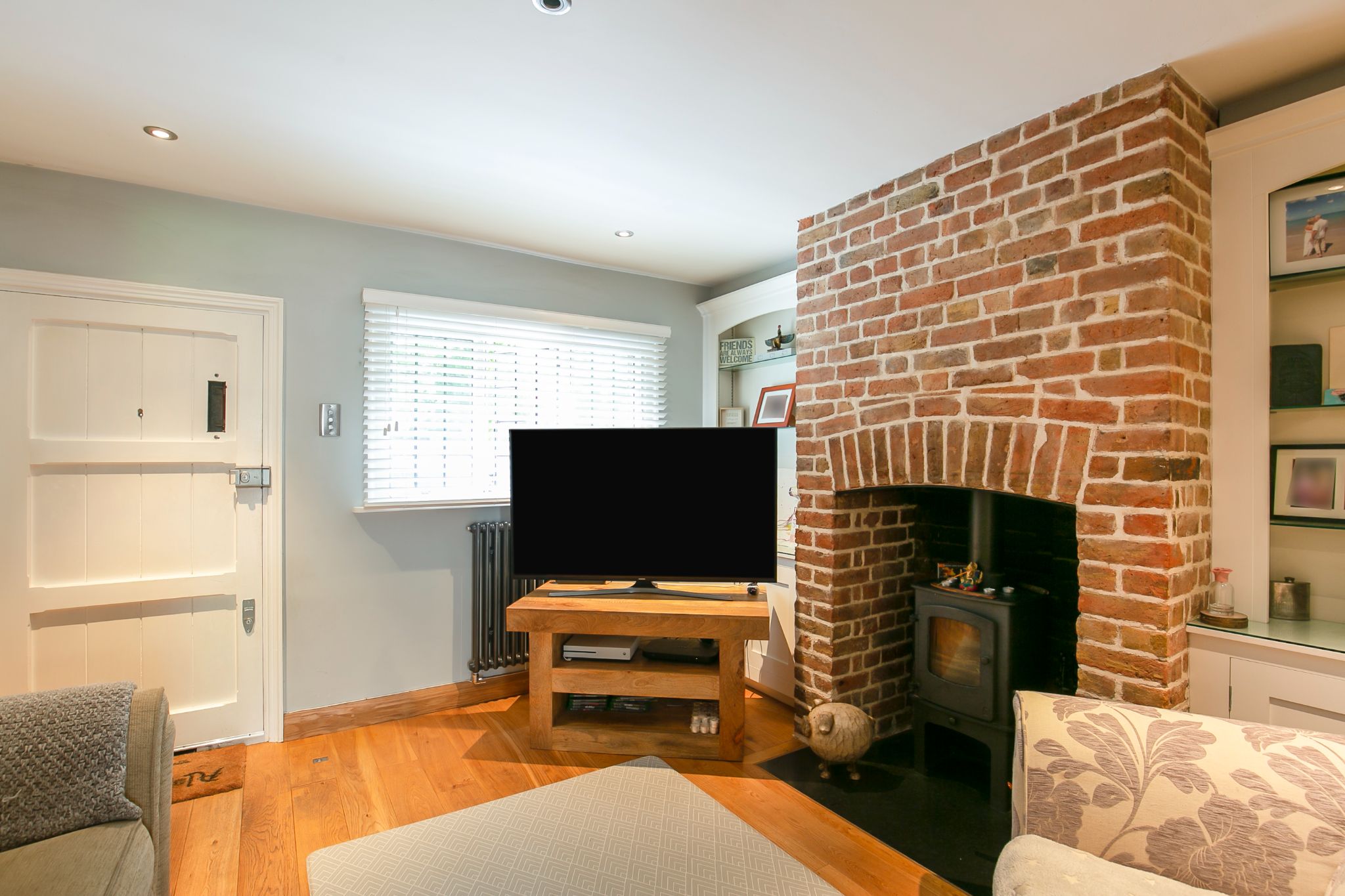 2 bedroom cottage house Sale Agreed in Hertfordshire - Photograph 3