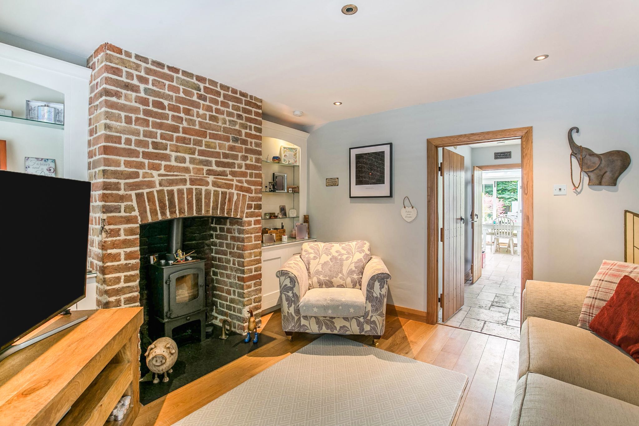 2 bedroom cottage house Sale Agreed in Hertfordshire - Photograph 2