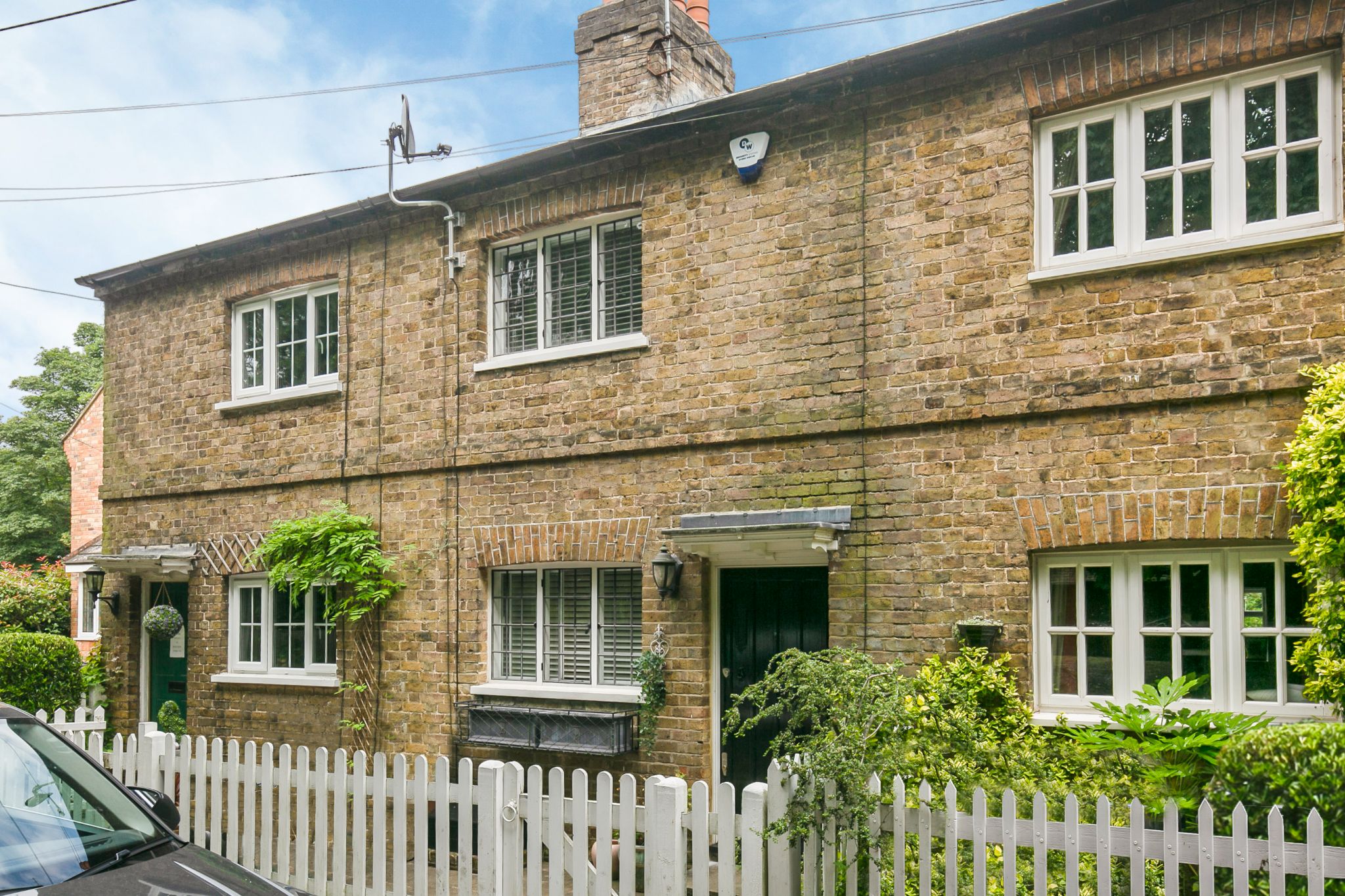 2 bedroom cottage house SSTC in Hertfordshire - Photograph 1