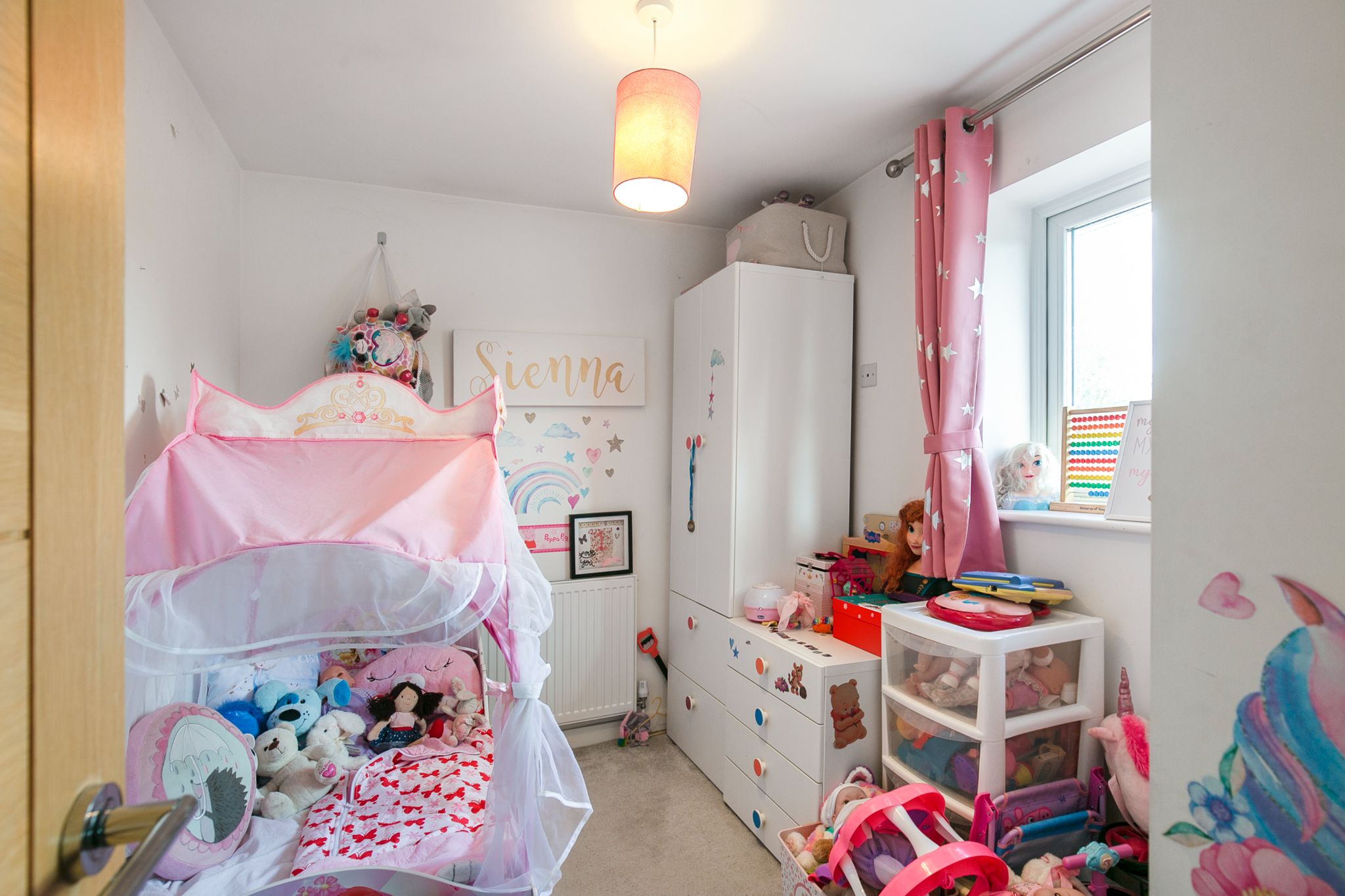3 bedroom mid terraced house For Sale in Hatfield - Photograph 8