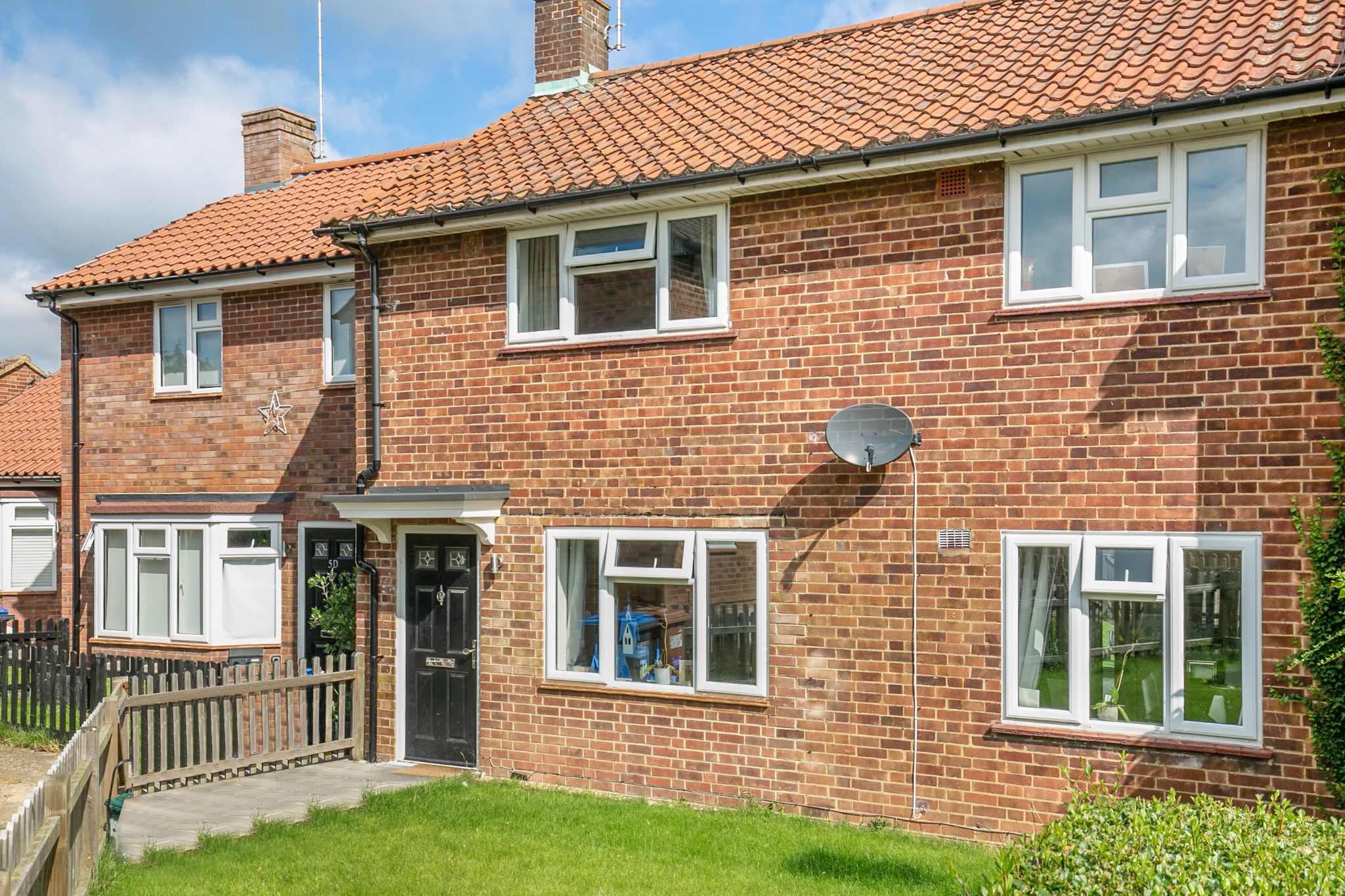 3 bedroom mid terraced house For Sale in Hatfield - Photograph 12