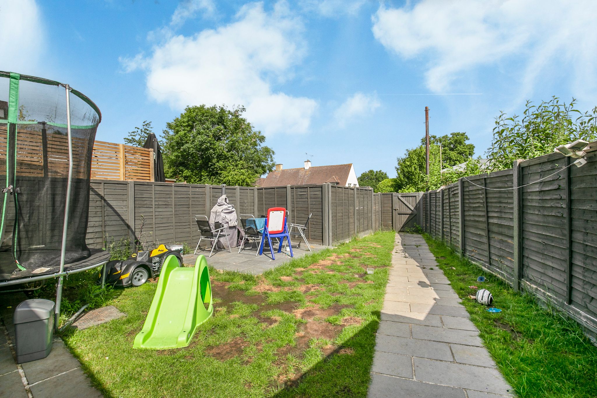 3 bedroom mid terraced house For Sale in Hatfield - Photograph 1