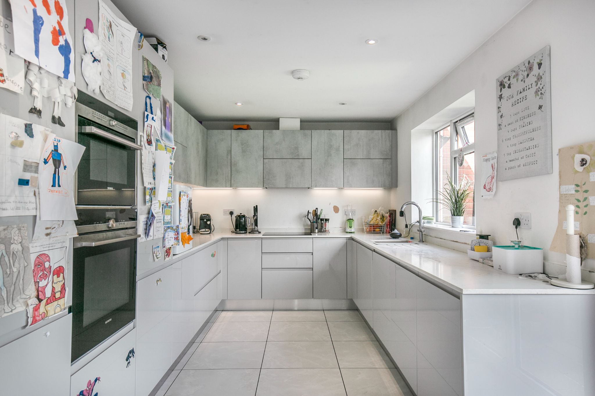 3 bedroom mid terraced house For Sale in Hatfield - Photograph 6