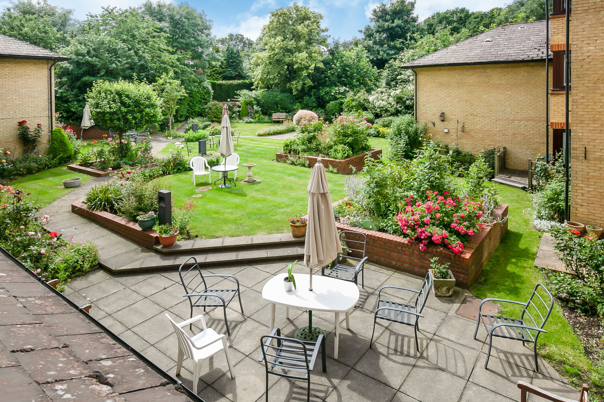 1 bedroom apartment flat/apartment Sale Agreed in Potters Bar - Photograph 2