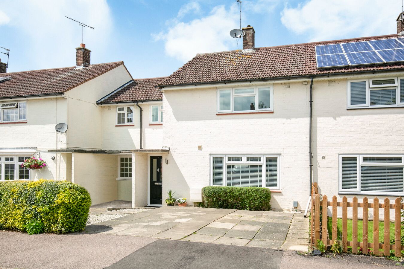 3 bedroom mid terraced house Sale Agreed in Welham Green - Photograph 1