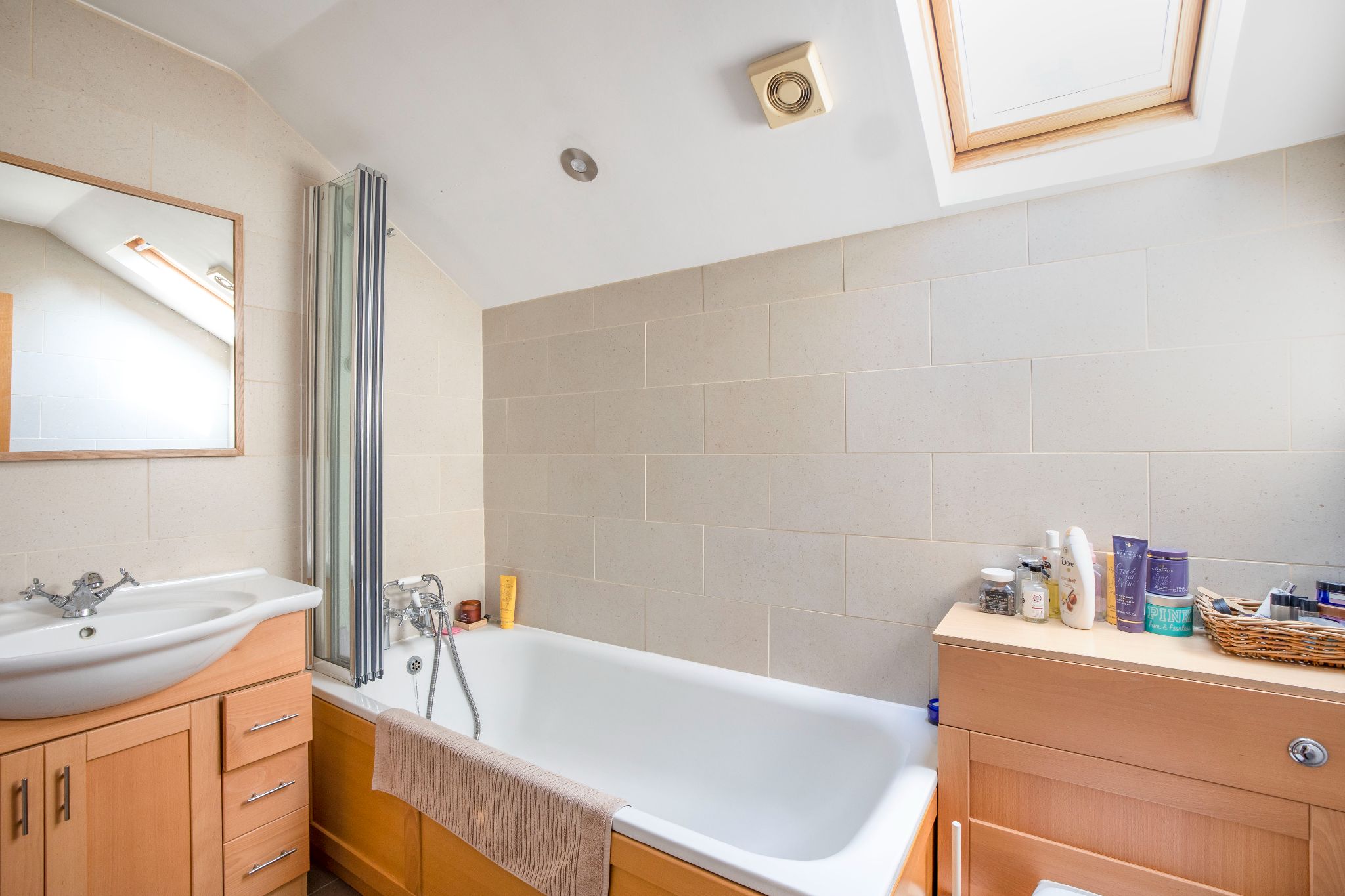 5 bedroom detached house Sale Agreed in Hertford - Photograph 22