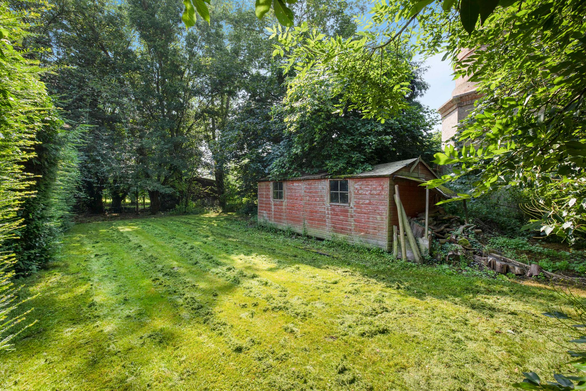 5 bedroom detached house Sale Agreed in Hertford - Photograph 10