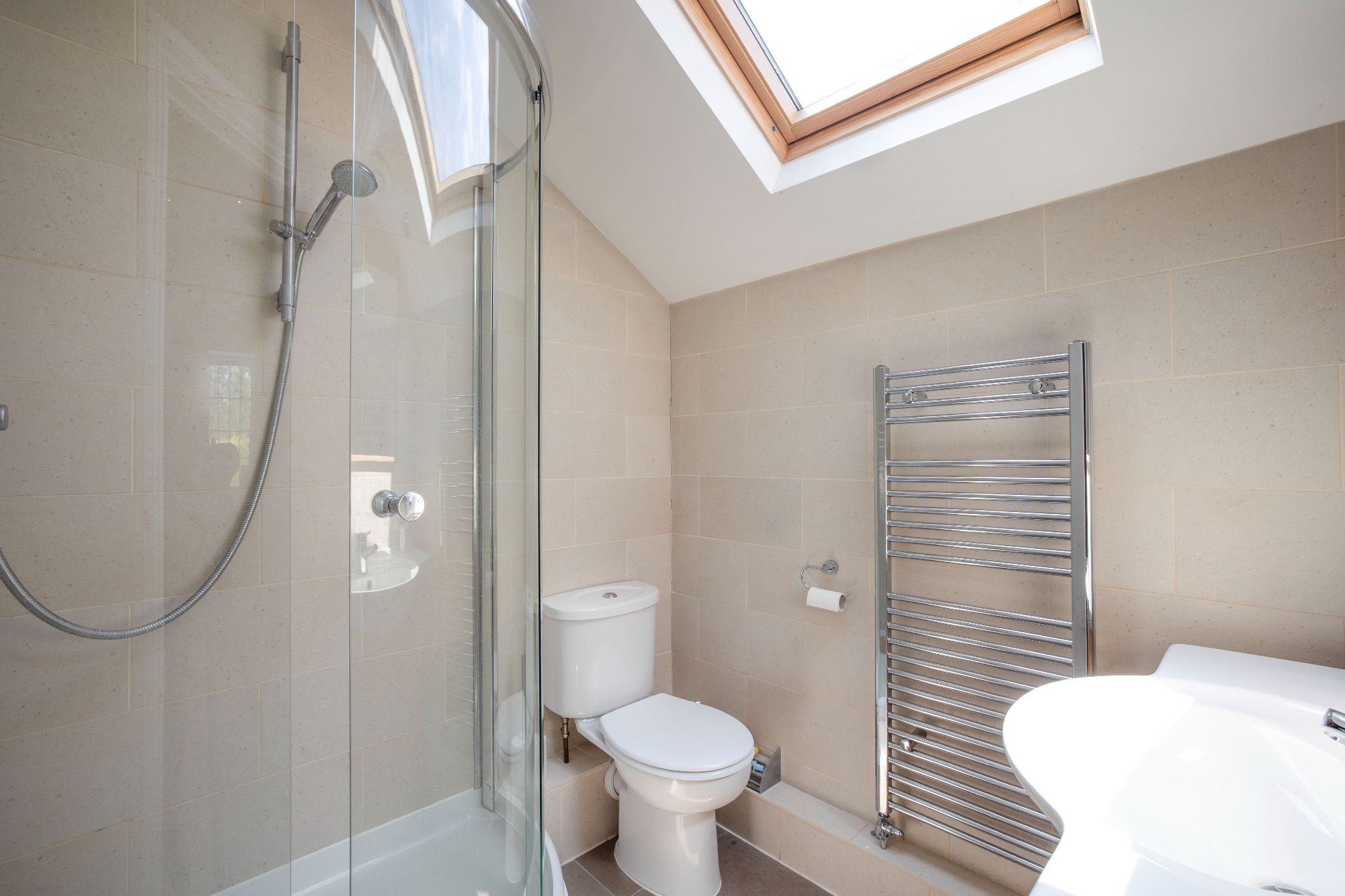 5 bedroom detached house Sale Agreed in Hertford - Photograph 23