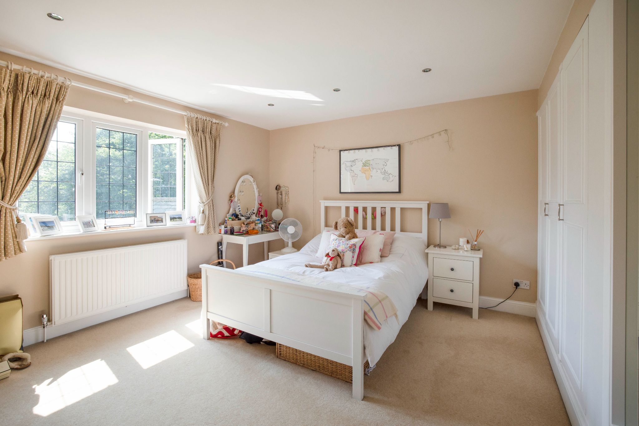 5 bedroom detached house Sale Agreed in Hertford - Photograph 21