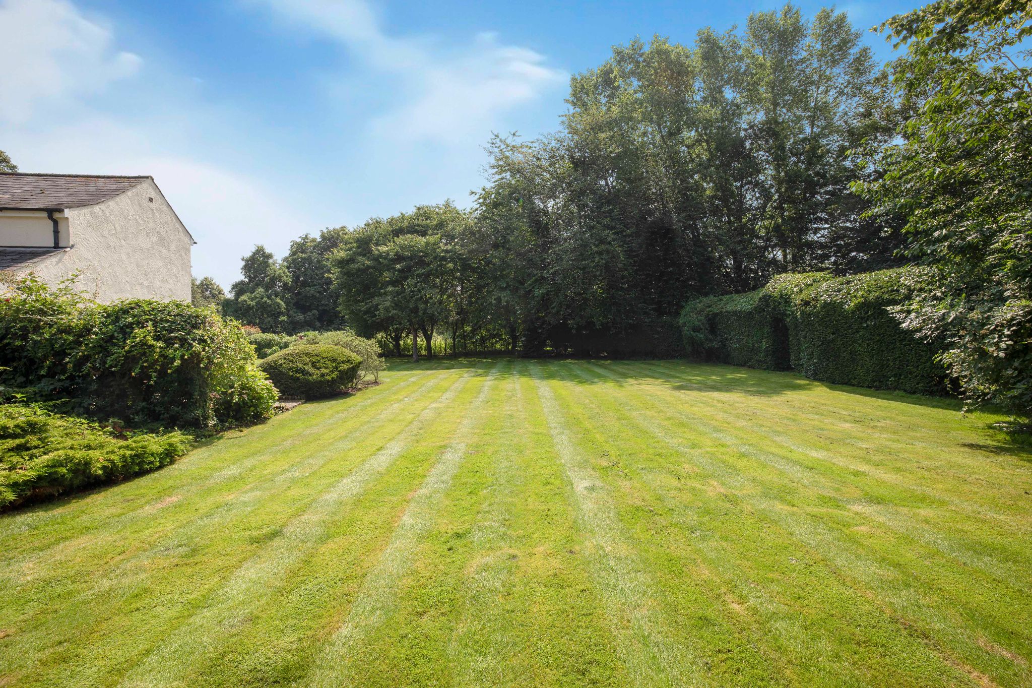 5 bedroom detached house Sale Agreed in Hertford - Photograph 13