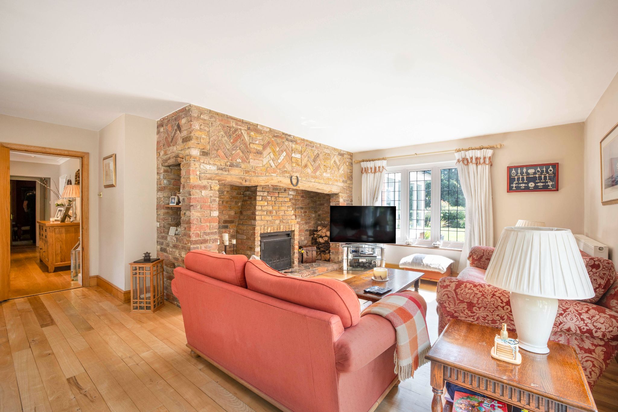 5 bedroom detached house Sale Agreed in Hertford - Photograph 37