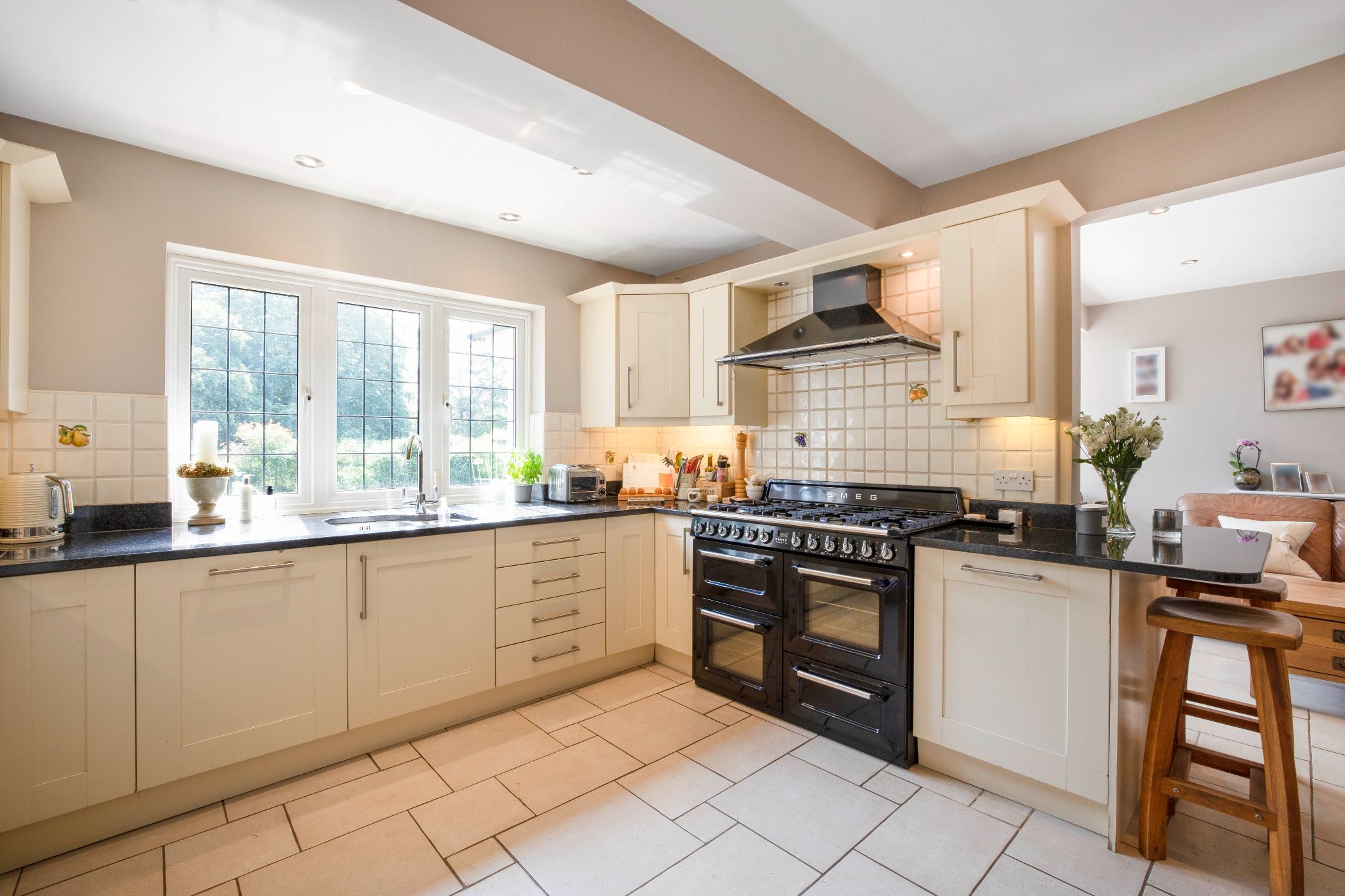 5 bedroom detached house Sale Agreed in Hertford - Photograph 30