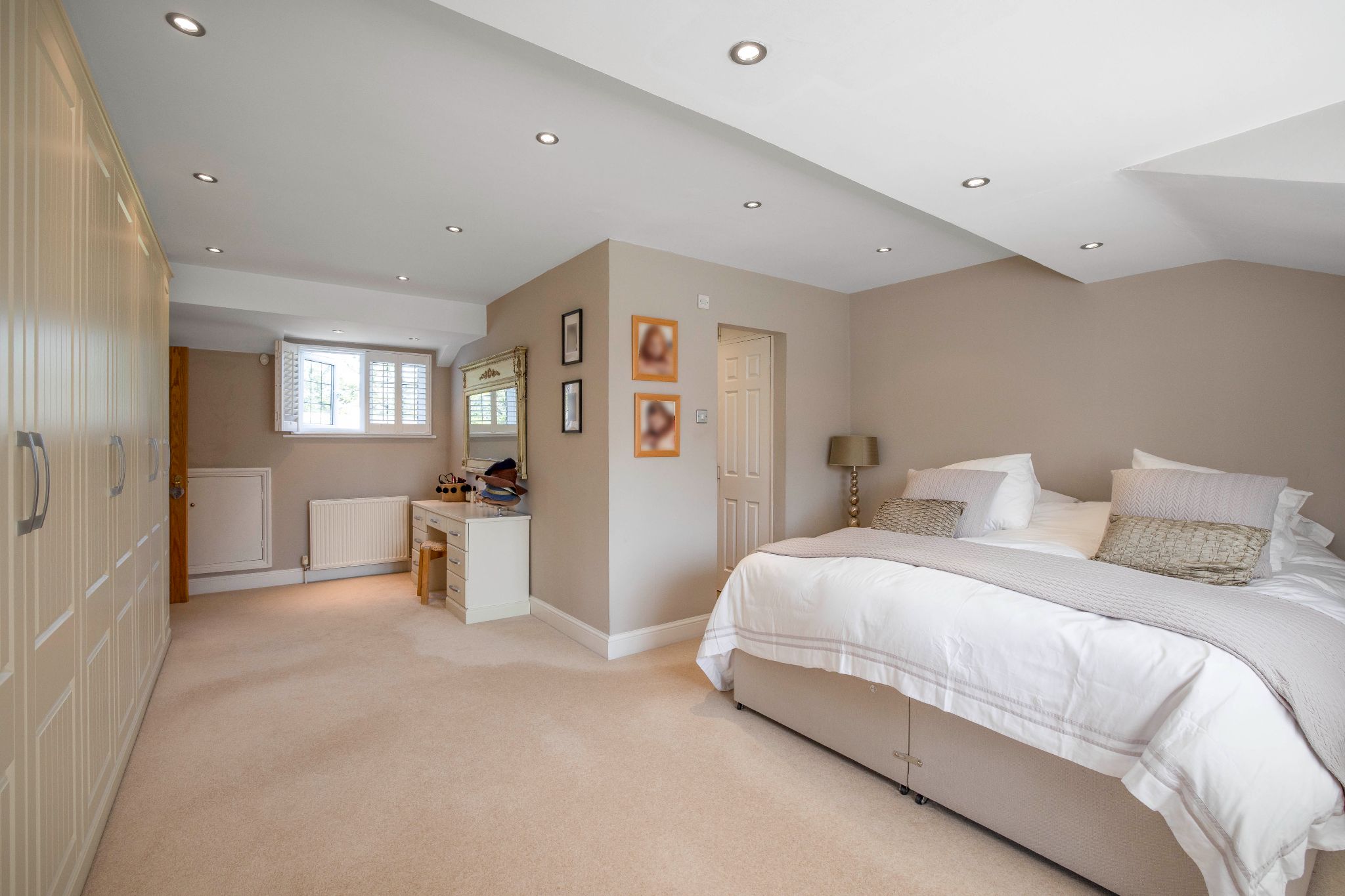 5 bedroom detached house Sale Agreed in Hertford - Photograph 19