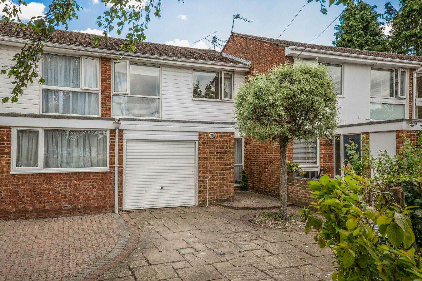 3 bedroom mid terraced house SSTC in St. Albans - Photograph 10
