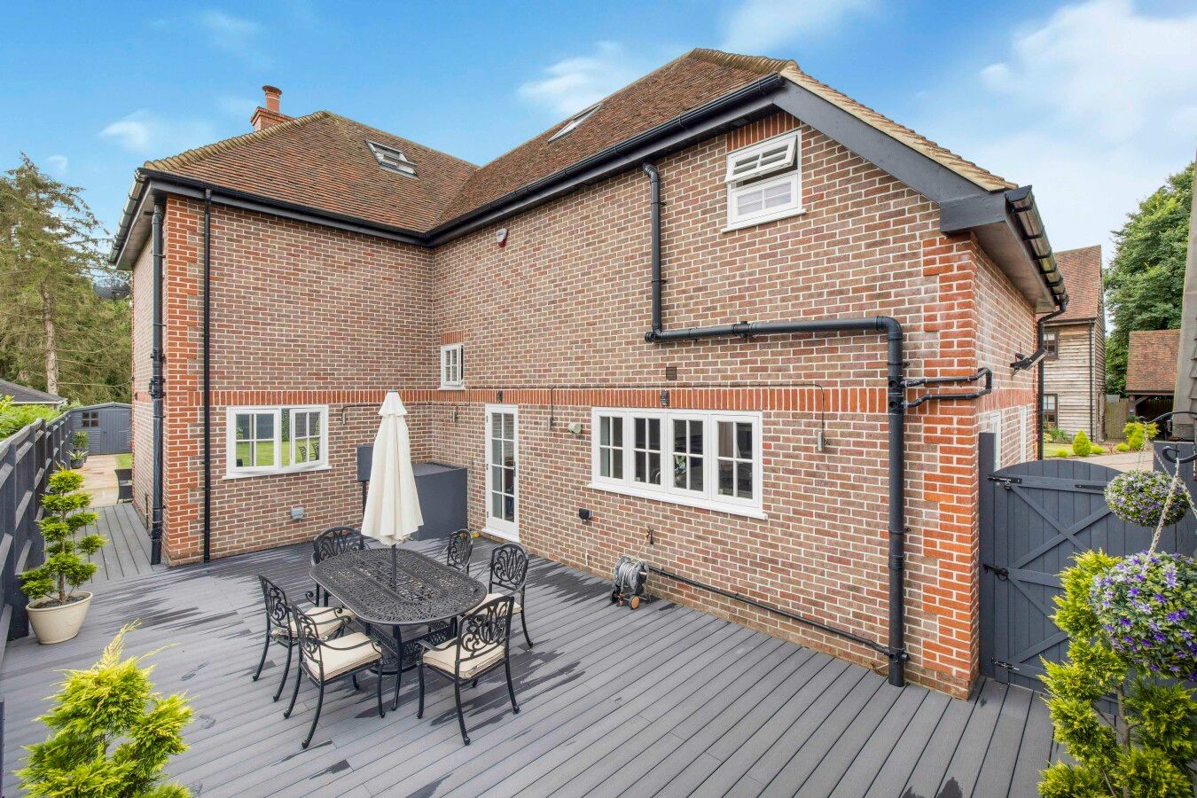 5 bedroom detached house SSTC in Kings Langley - Photograph 26