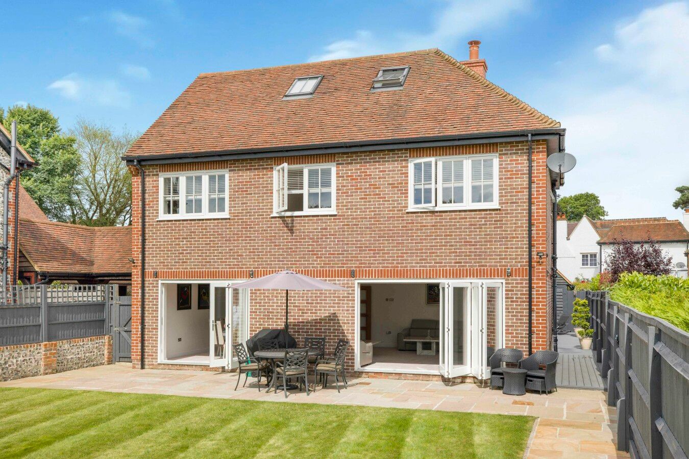 5 bedroom detached house SSTC in Kings Langley - Photograph 31