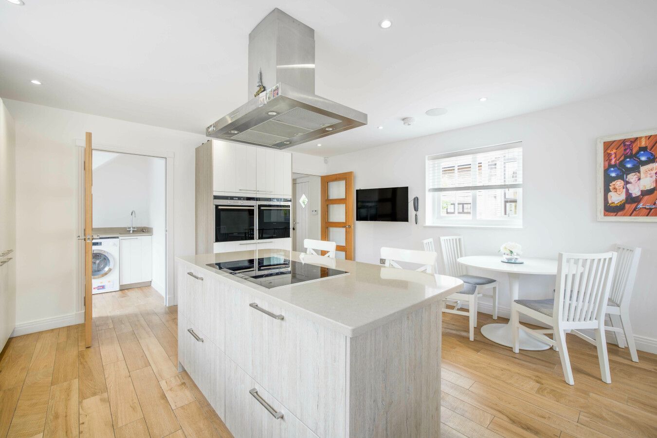 5 bedroom detached house SSTC in Kings Langley - Photograph 6