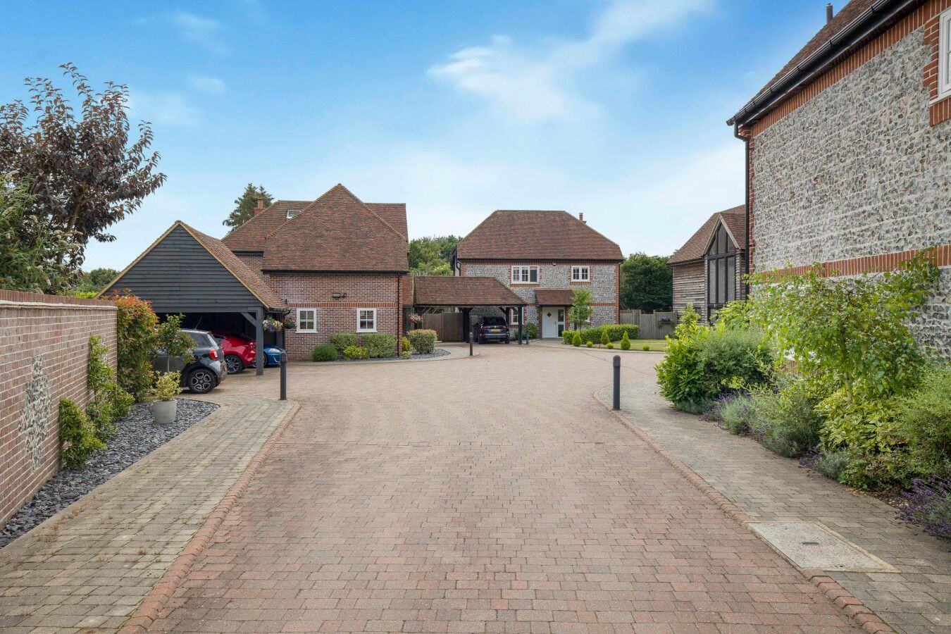 5 bedroom detached house SSTC in Kings Langley - Photograph 33
