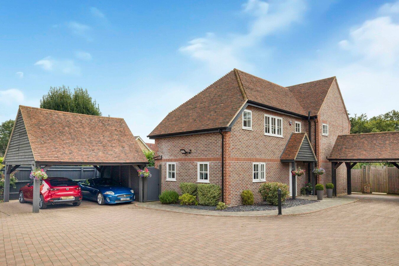 5 bedroom detached house SSTC in Kings Langley - Photograph 1