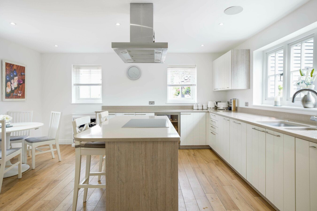 5 bedroom detached house SSTC in Kings Langley - Photograph 7