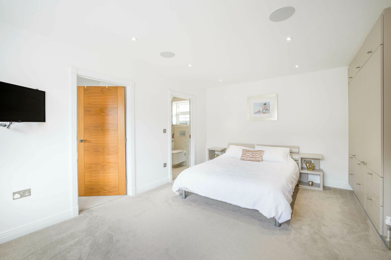 5 bedroom detached house SSTC in Kings Langley - Photograph 16