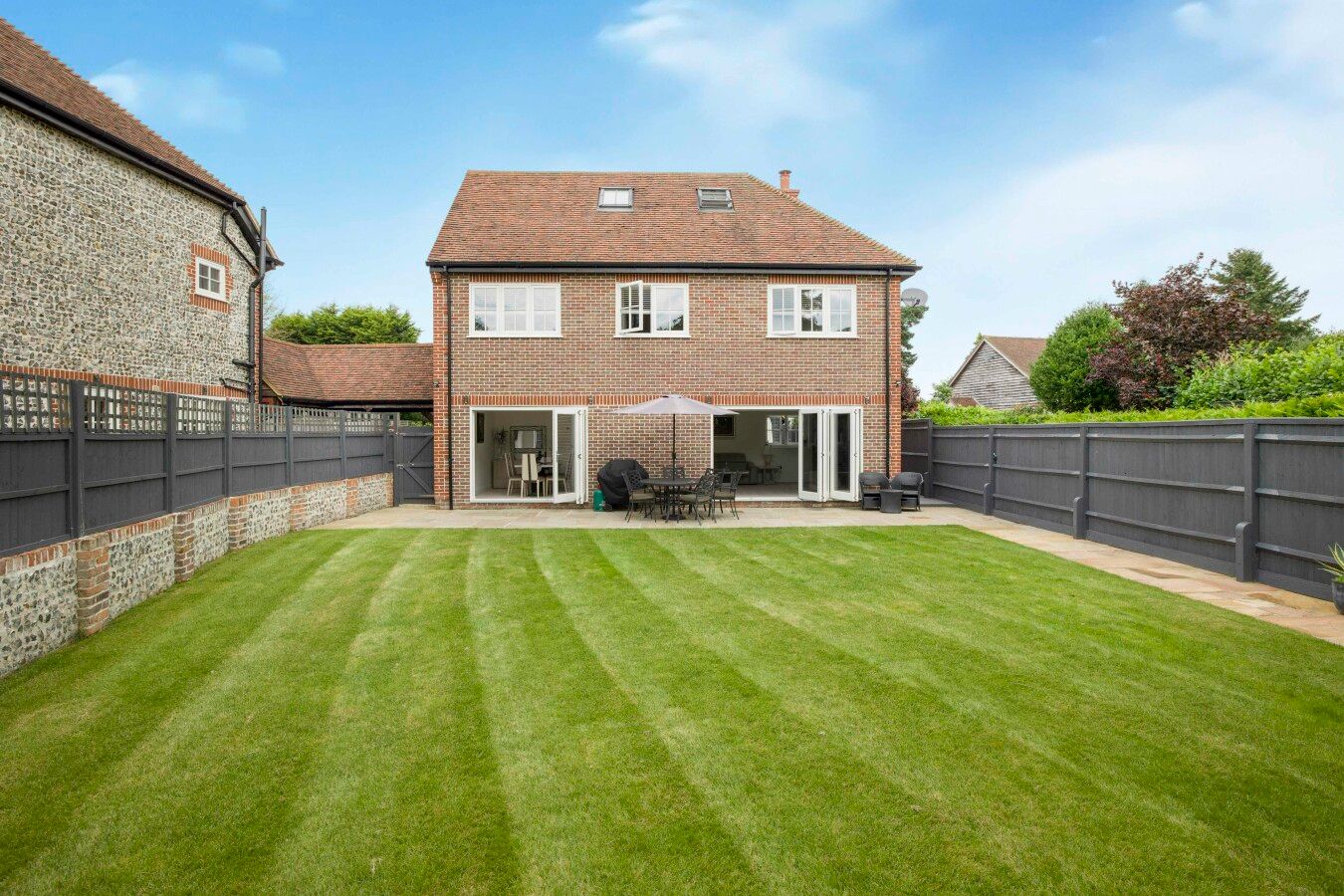 5 bedroom detached house SSTC in Kings Langley - Photograph 30