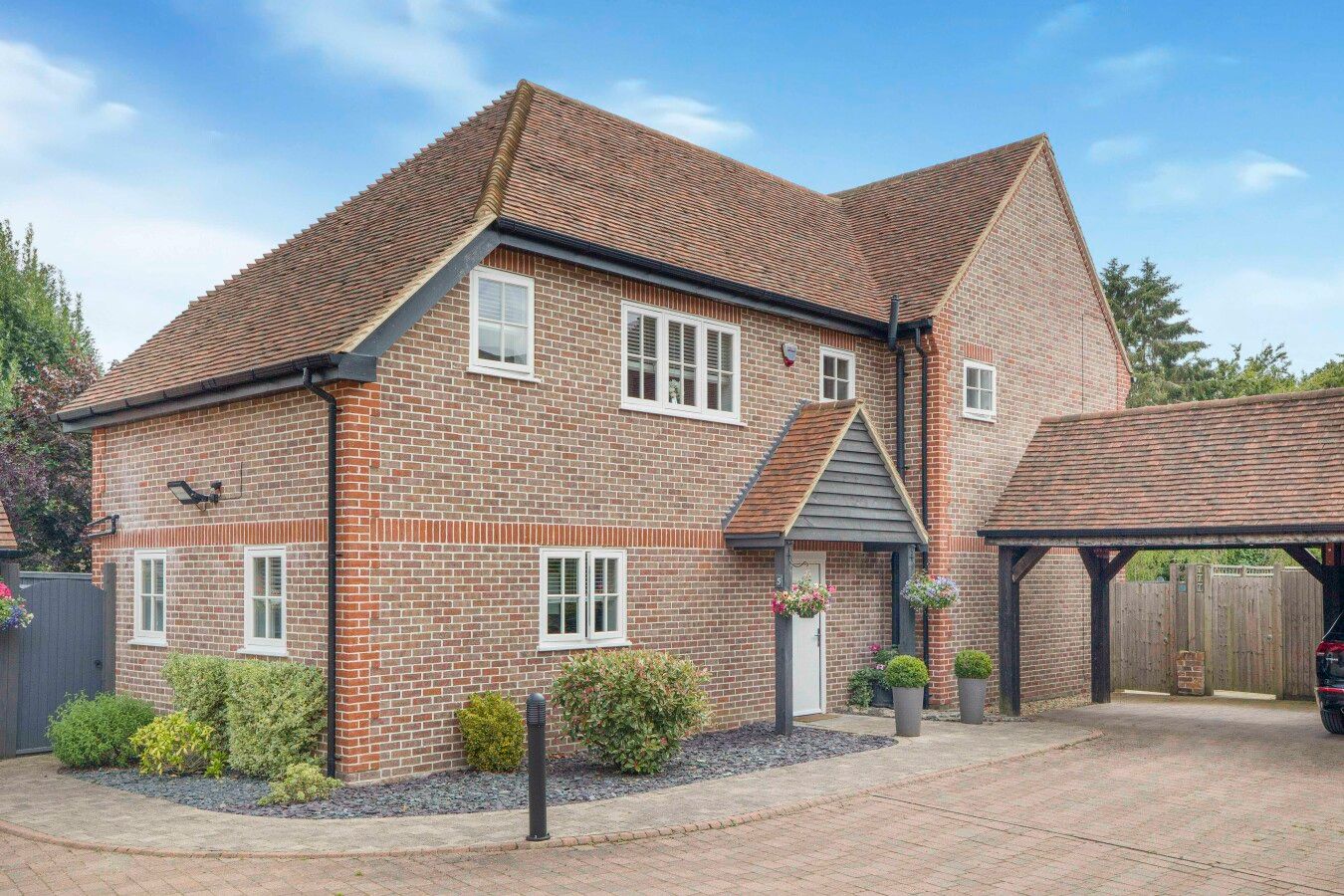 5 bedroom detached house SSTC in Kings Langley - Photograph 34